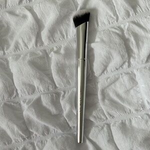 haus labs: cruelty-free concelear brush